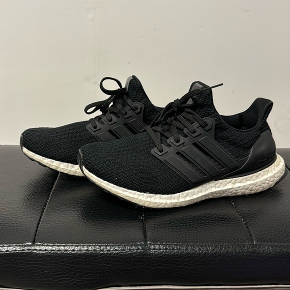 Adidas Ultraboost size 7 women’s - Picture 1 of 4